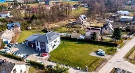 Warsztat Auto-Mar widziany z góry, z daleka, od prawej strony